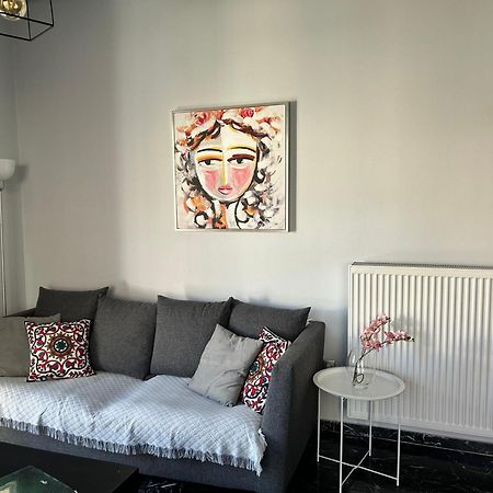 Beautiful Apartment Next To Metro Station アテネ エクステリア 写真