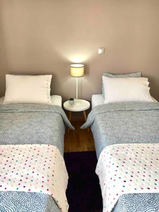 Beautiful Apartment Next To Metro Station アテネ エクステリア 写真