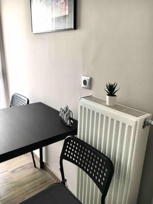 Beautiful Apartment Next To Metro Station アテネ エクステリア 写真
