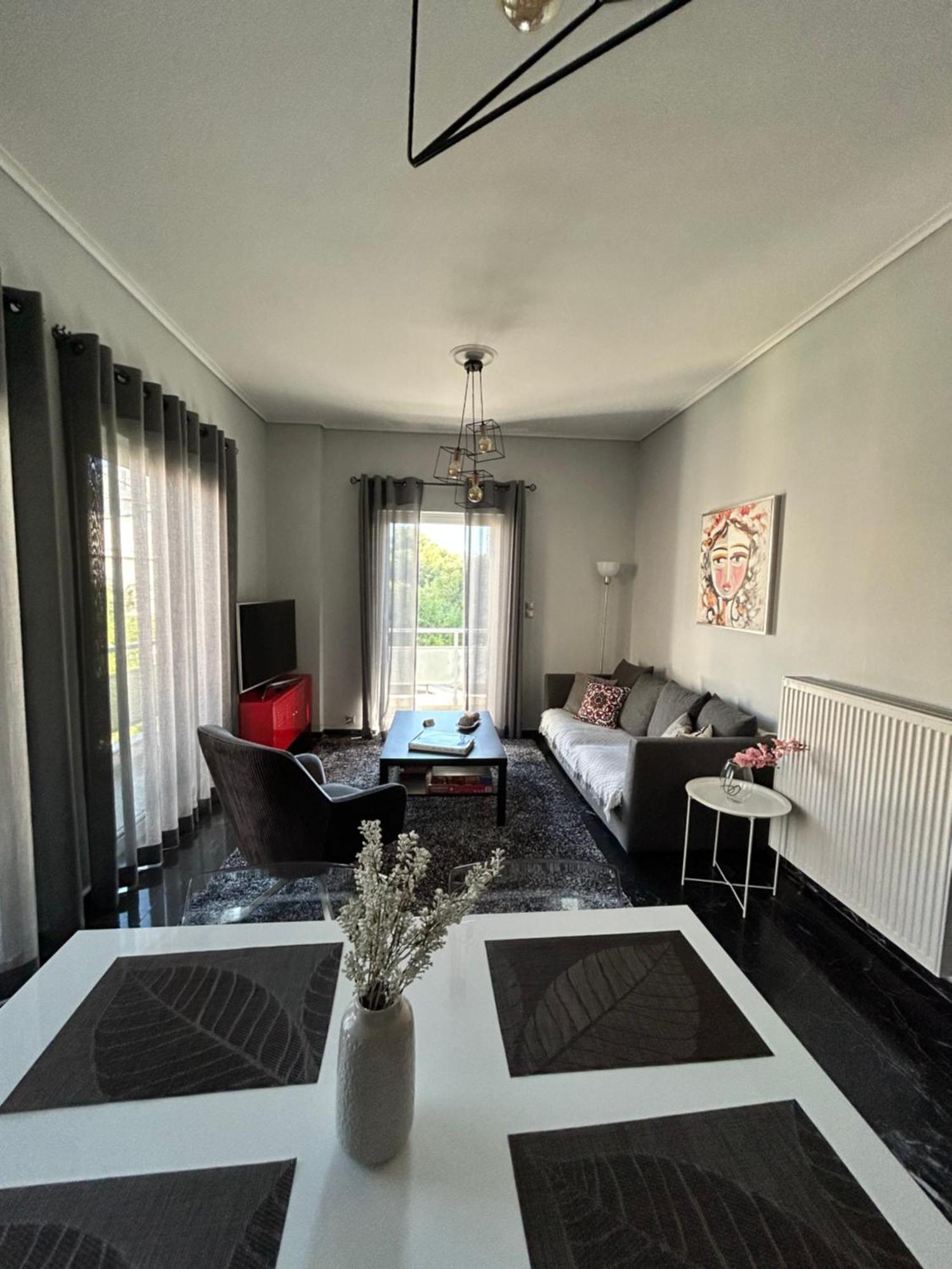Beautiful Apartment Next To Metro Station アテネ エクステリア 写真