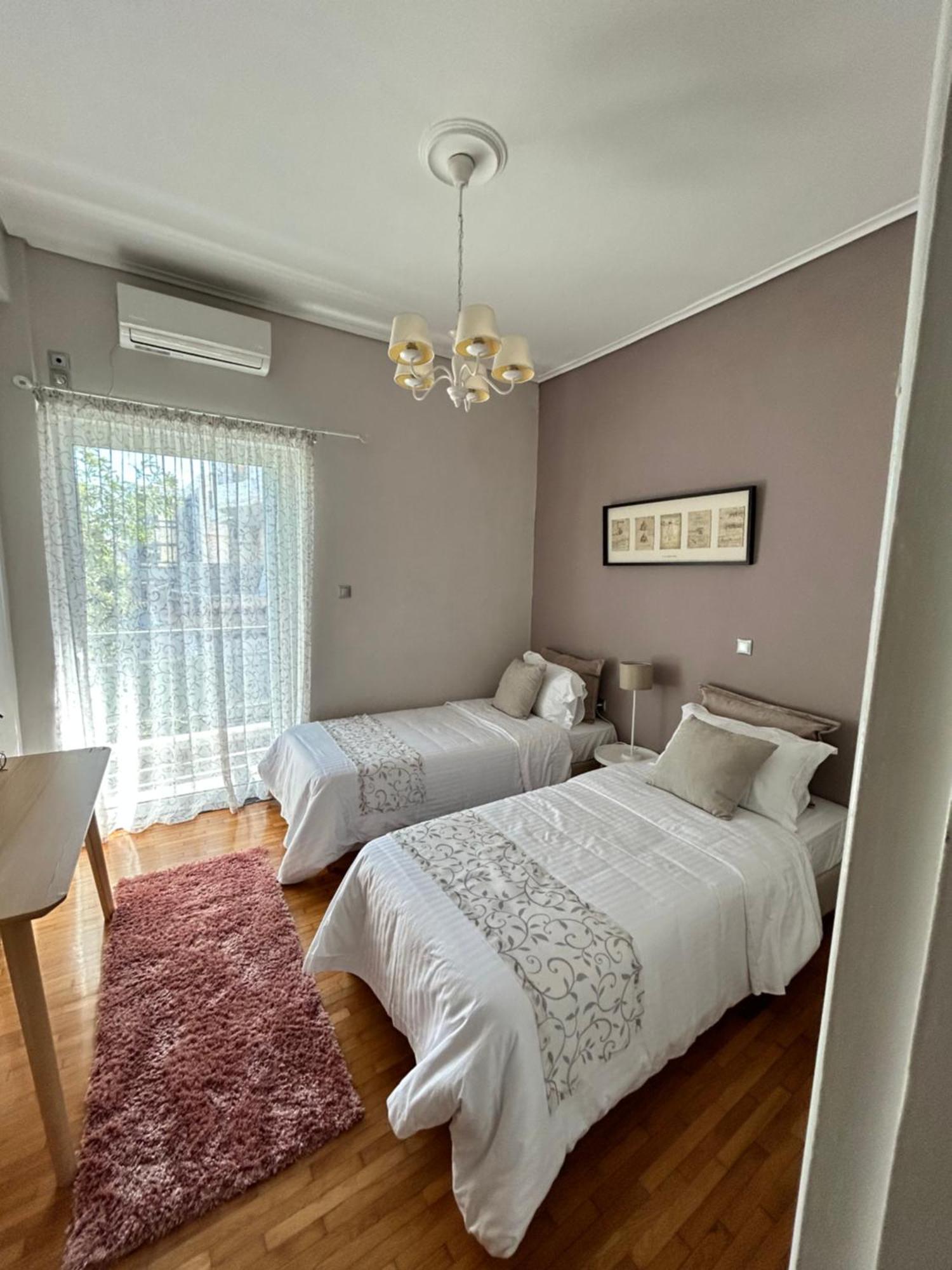 Beautiful Apartment Next To Metro Station アテネ エクステリア 写真