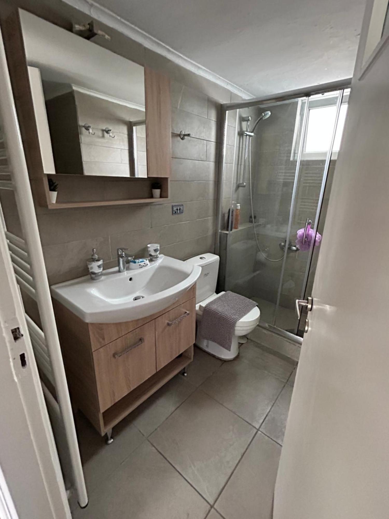 Beautiful Apartment Next To Metro Station アテネ エクステリア 写真