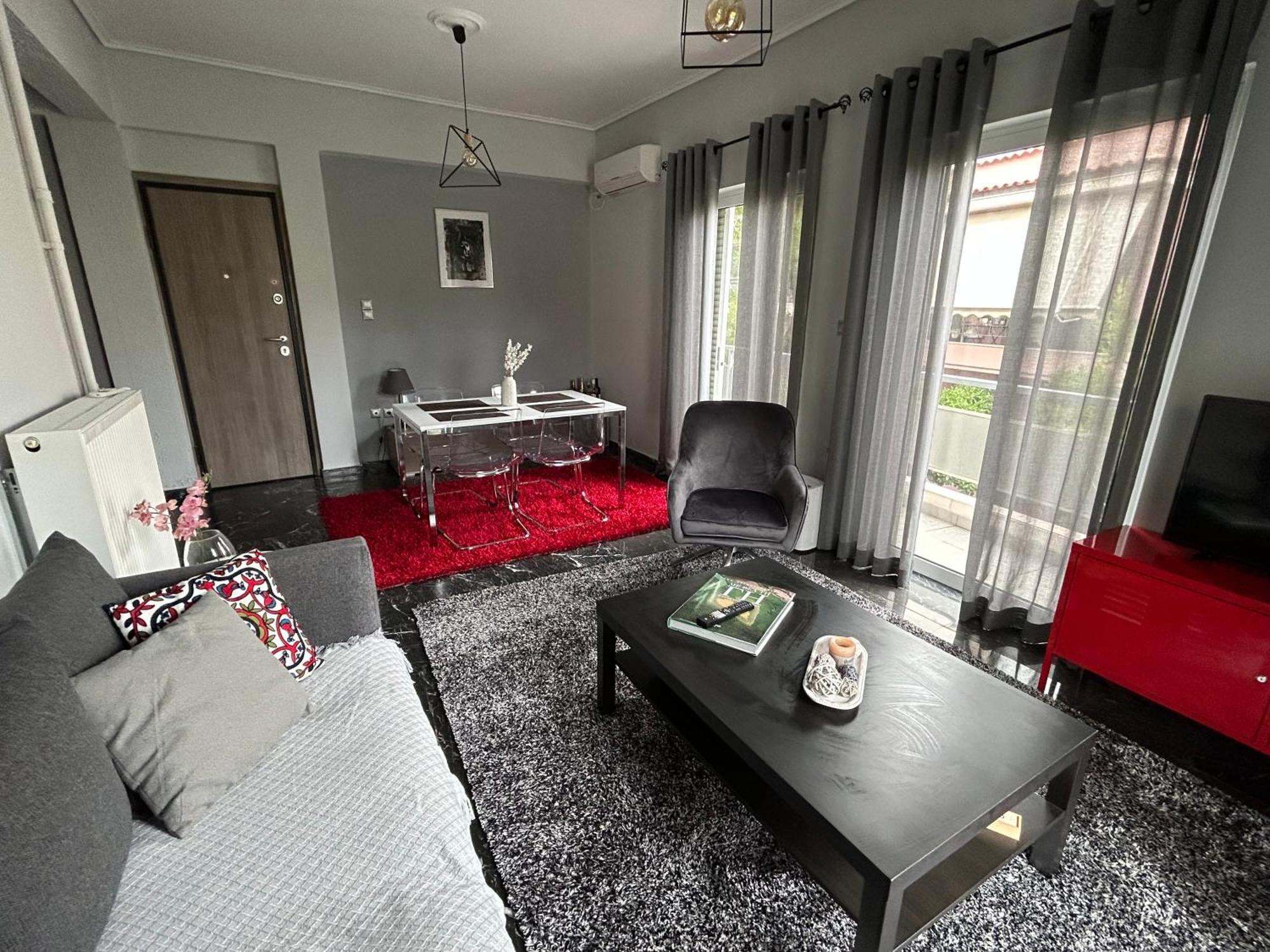 Beautiful Apartment Next To Metro Station アテネ エクステリア 写真